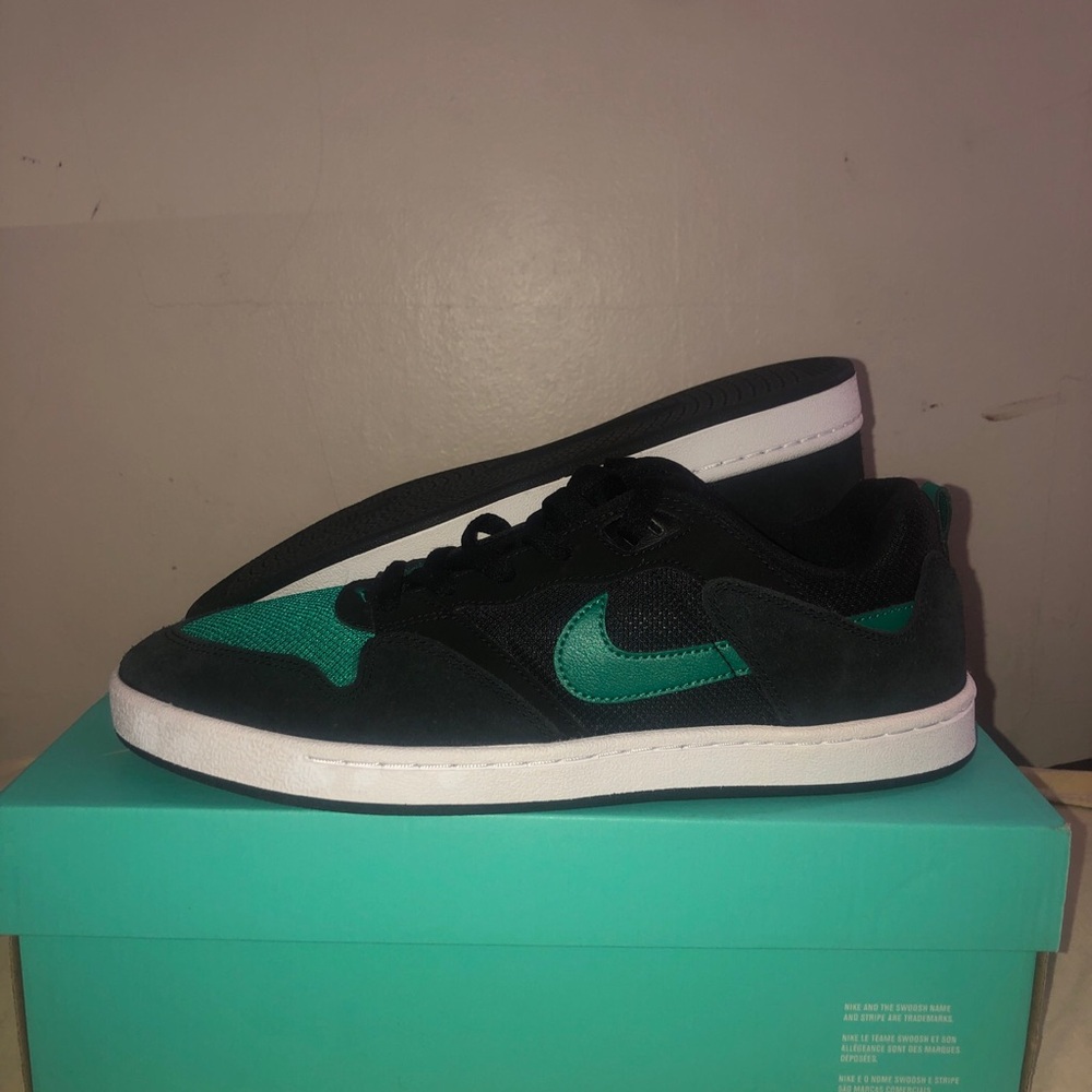 NIKE SB ALLEYOOP MEN 10